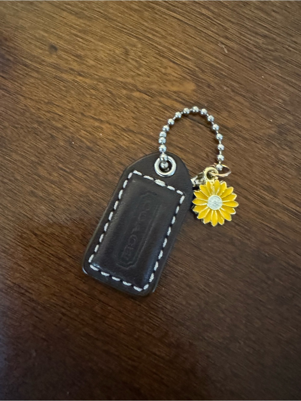 NICE VINTAGE COACH EMBOSSED BLACK LEATHER BAG HANGTAG CHARM